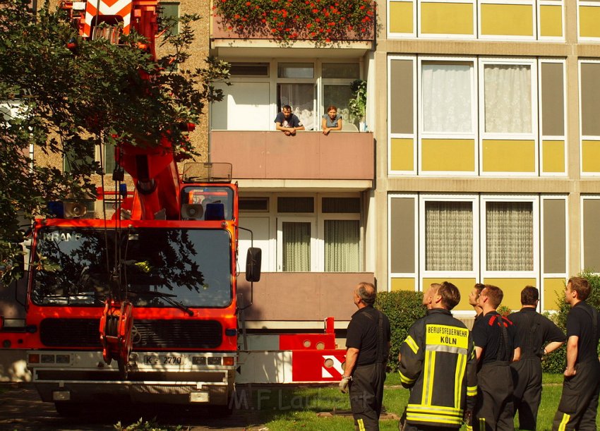 Einsatz BF Koeln Hoehenretter Koeln Stammheim Georg Beyerstr P143.JPG